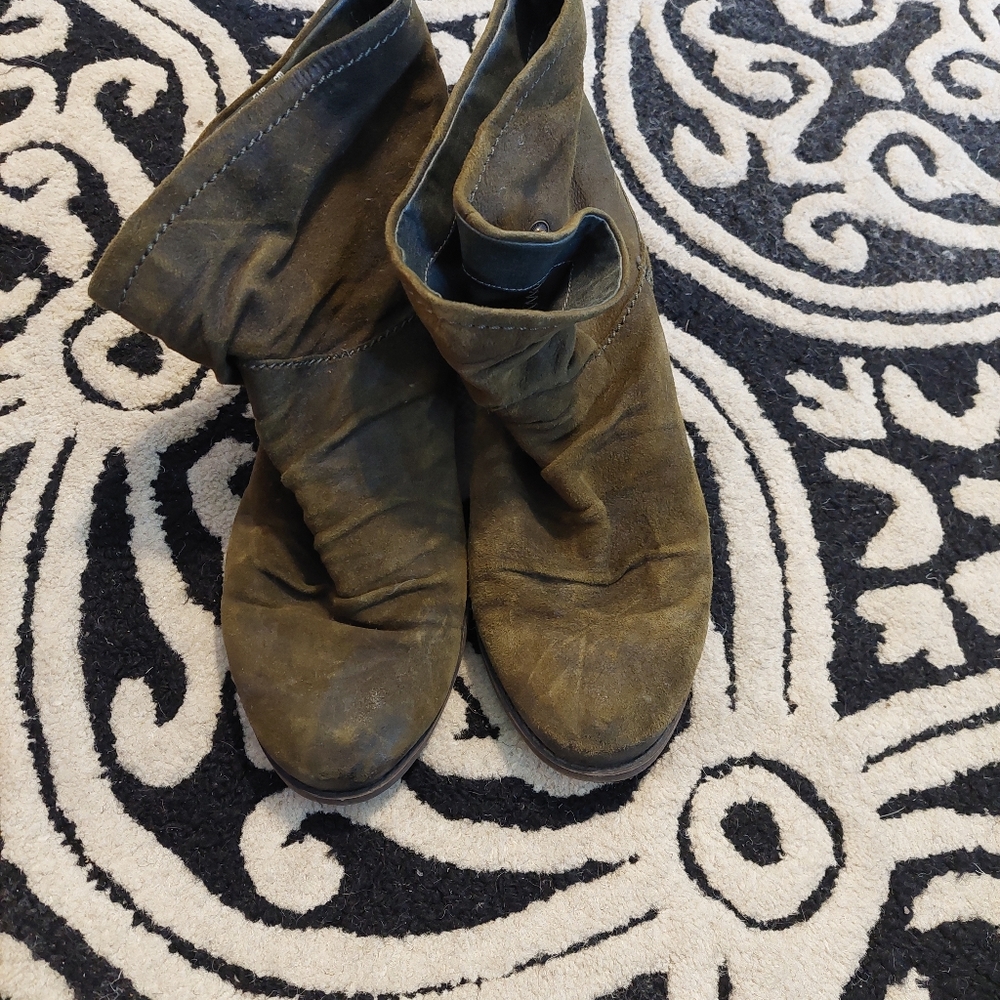 Slouchy Fergie moto boots